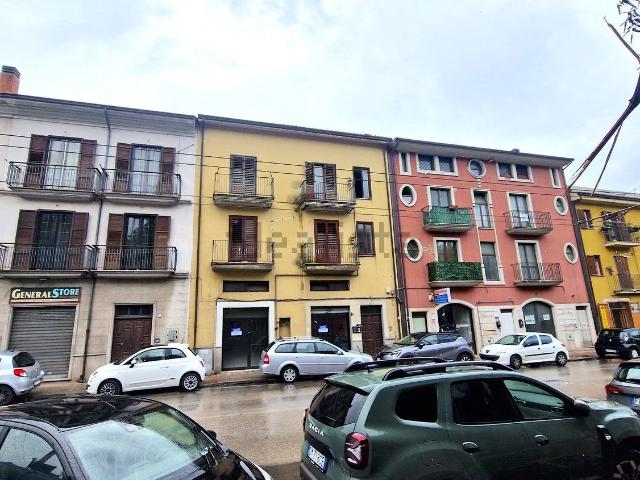 Locale Commerciale in affitto a Avellino, Campania