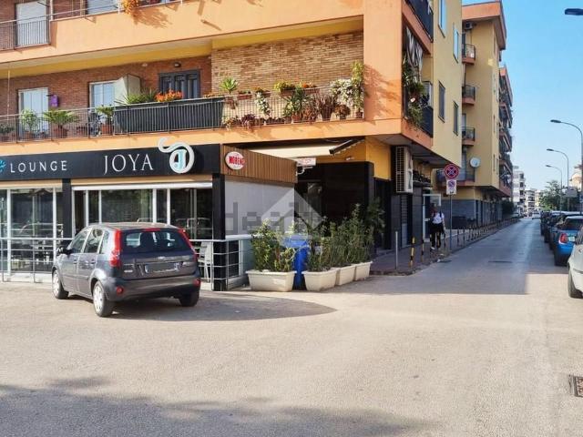 Locale Commerciale in affitto a Pomigliano D'arco, Campania