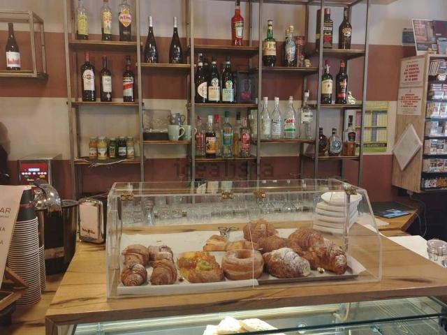 Locale Commerciale in affitto a Marche, Ancona