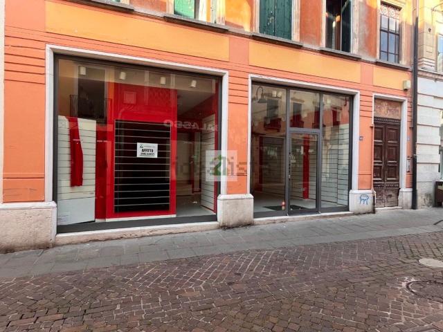 Locale Commerciale in affitto a Schio, Veneto