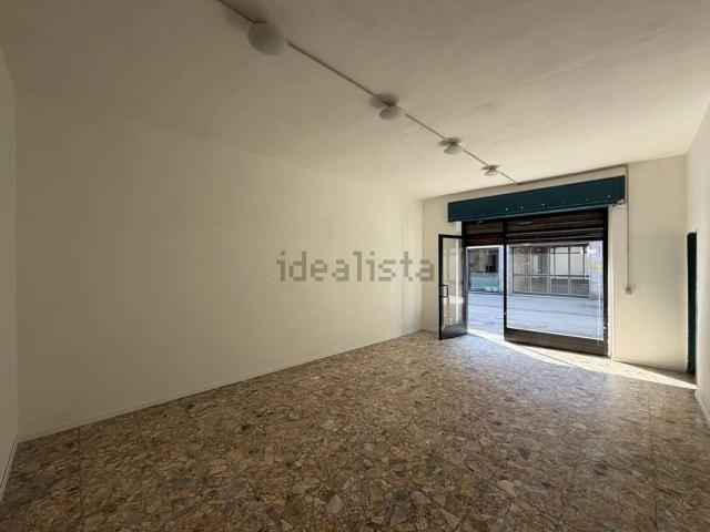 Locale Commerciale in affitto a Vigevano, Lombardia