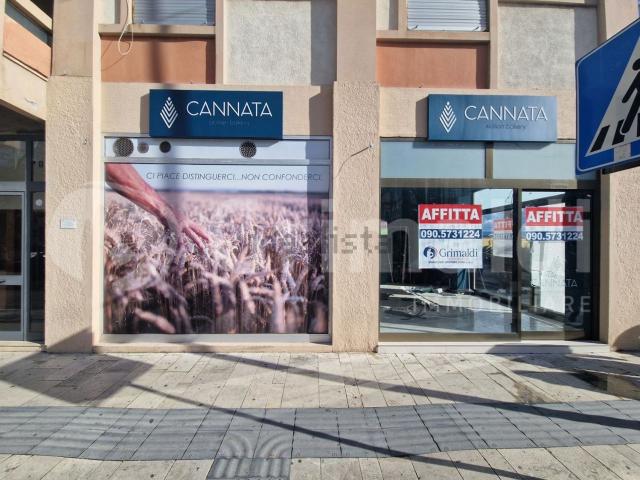 Locale Commerciale in affitto a IV Circoscrizione, Messina