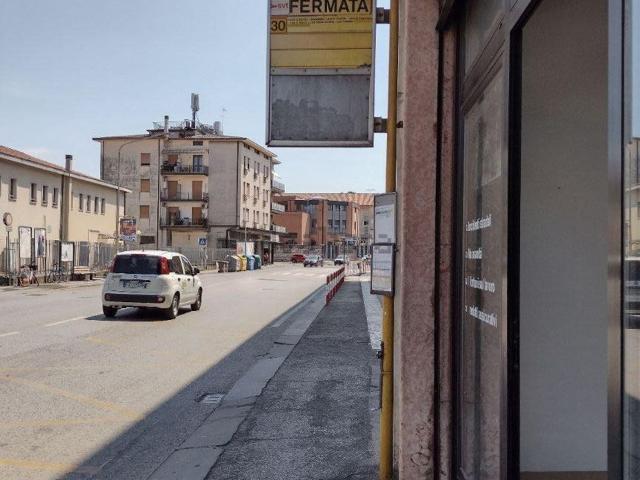 Locale Commerciale in affitto a San Bortolo, Vicenza