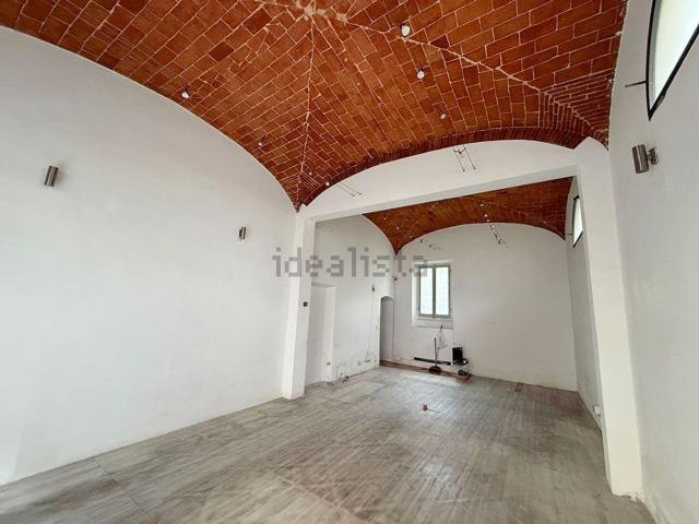 Locale Commerciale in affitto a il Cantiere, Prato