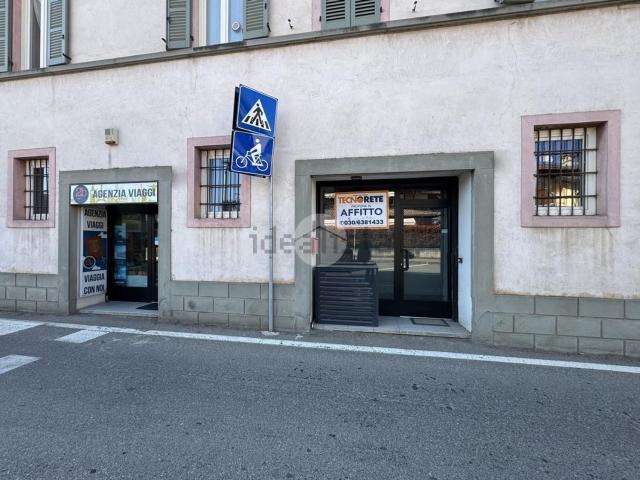Locale Commerciale in affitto a Passirano, Lombardia