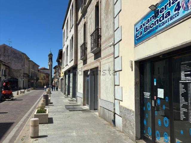 Locale Commerciale in affitto a Lucernate, Rho
