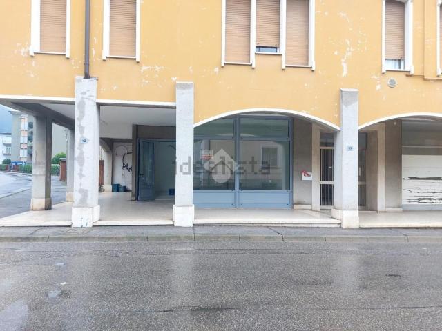 Locale Commerciale in affitto a Comunità montana della valle Trompia, Sarezzo