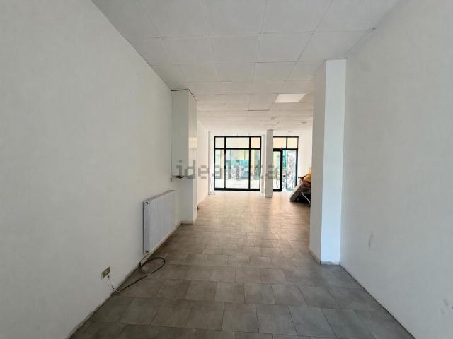 Locale Commerciale in affitto a Pianura Reggiana, Re