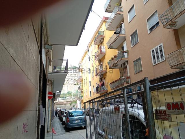 Locale Commerciale in affitto a Salerno, Campania