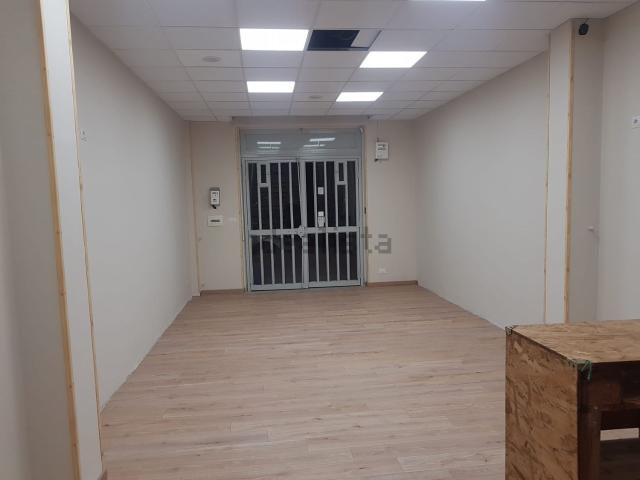Locale Commerciale in affitto a Avellino, Campania
