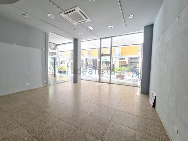 Locale Commerciale in affitto a Abano Terme Bagni, Veneto
