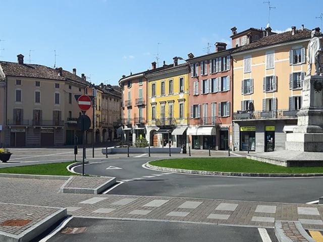 Locale Commerciale in affitto a Le Villette, Crema