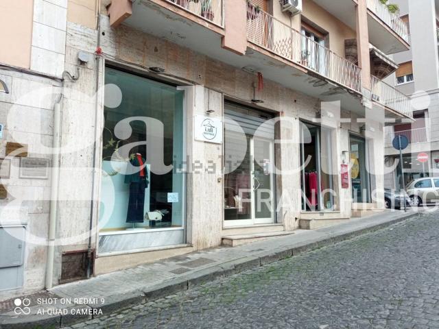 Locale Commerciale in affitto a Benevento, Campania