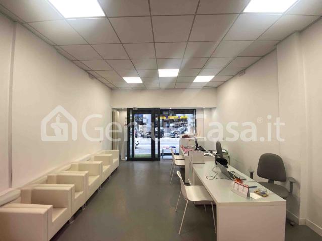 Locale Commerciale in affitto a Municipio 9, Milano