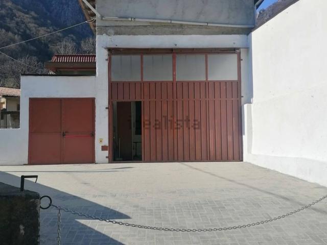 Locale Commerciale in affitto a Laorca, Lecco