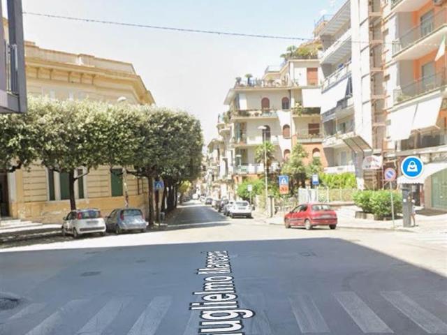 Locale Commerciale in affitto a Castellammare Di Stabia, Campania