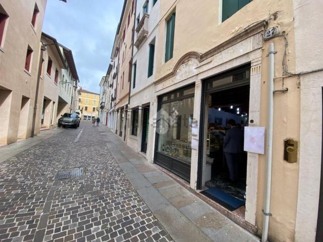 Locale Commerciale in affitto a Angarano, Bassano Del Grappa