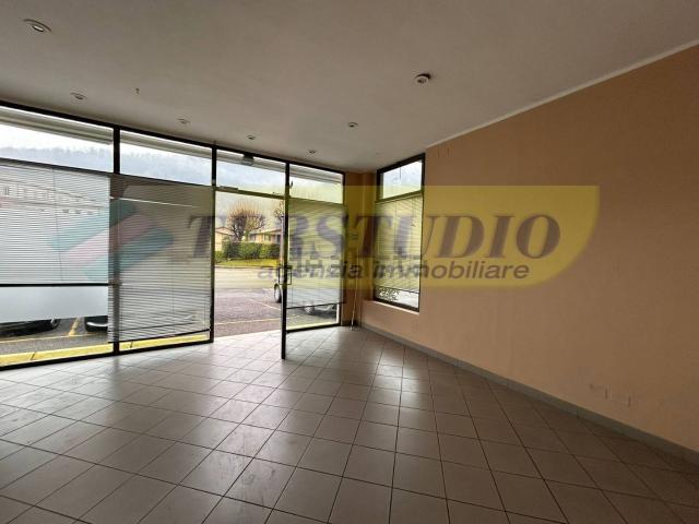 Locale Commerciale in affitto a La Costa, Pontida