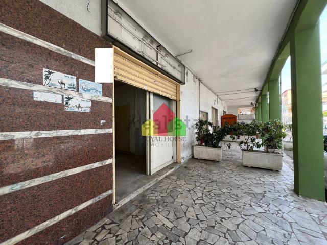 Locale Commerciale in affitto a Villaricca, Campania