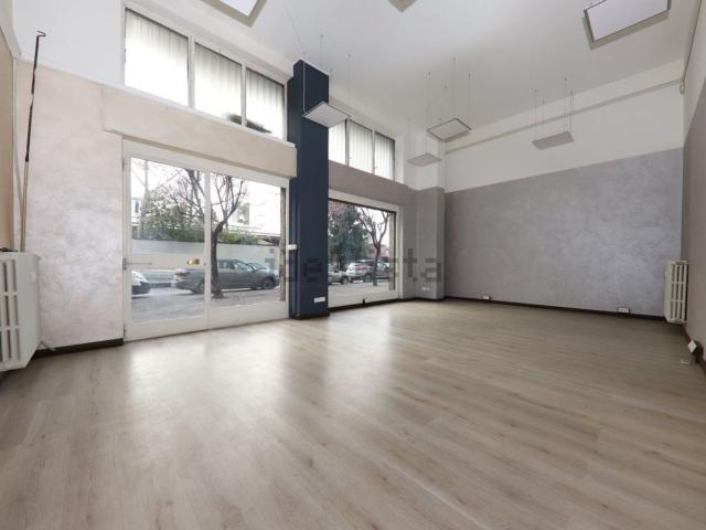 Locale Commerciale in affitto a Zona Omogenea Milano Nord, Bresso