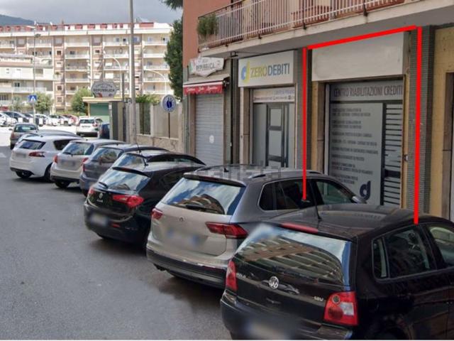 Locale Commerciale in affitto a Calabria, Catanzaro