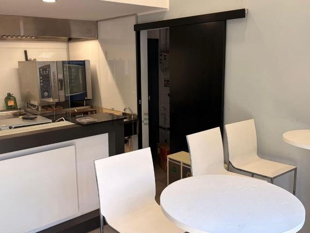 Locale Commerciale in affitto a Sud-Ovest, Brenzone