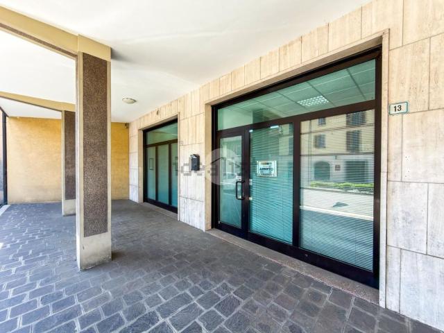 Locale Commerciale in affitto a Unione dei Comuni Bassa Bresciana Occidentale, Lograto