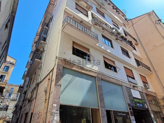 Locale Commerciale in affitto a Salerno, Campania