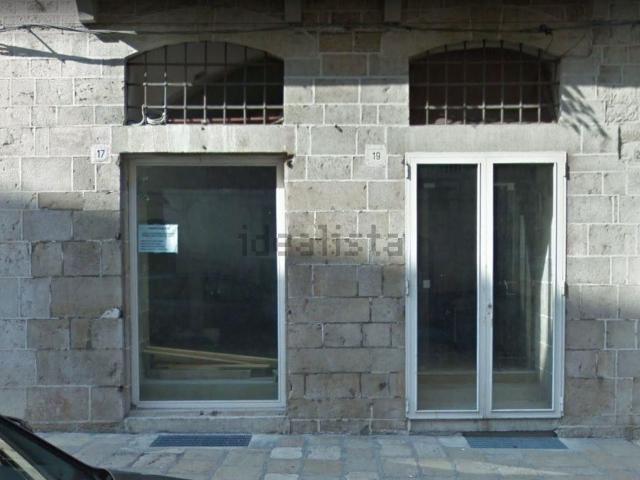 Locale Commerciale in affitto a Centro, Puglia