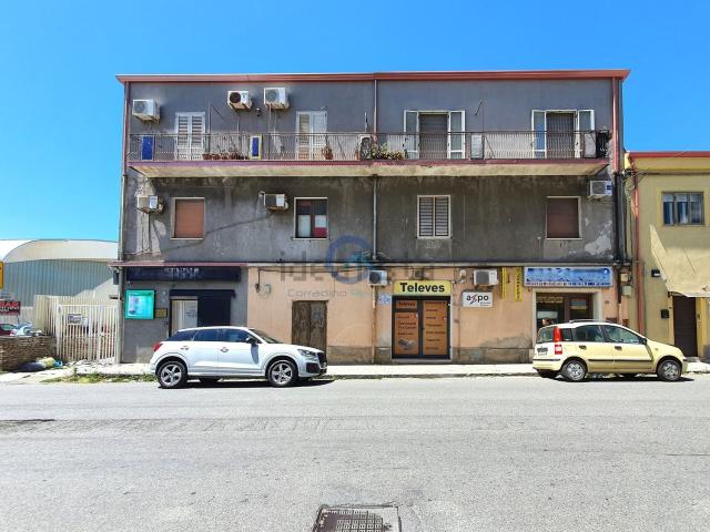 Locale Commerciale in affitto a Calabria, Catanzaro