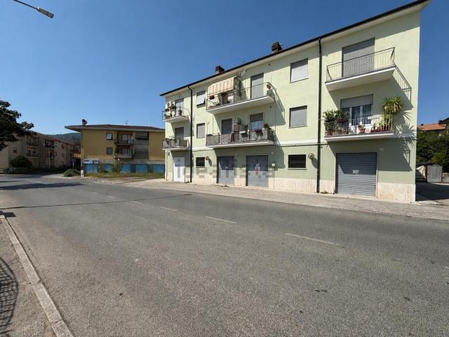 Locale Commerciale in affitto a Villa Reatina, Rieti