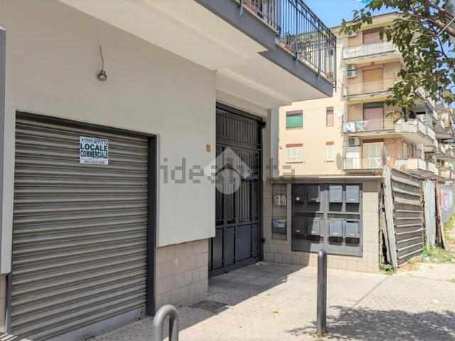 Locale Commerciale in affitto a Rossini, Frattamaggiore