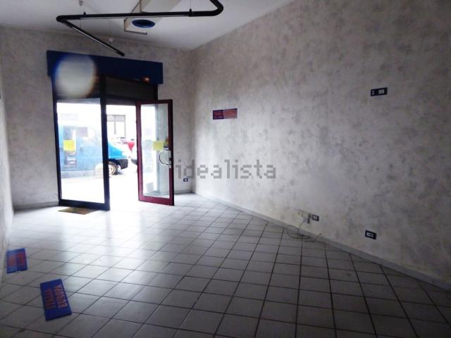 Locale Commerciale in affitto a Sorgenti, Livorno