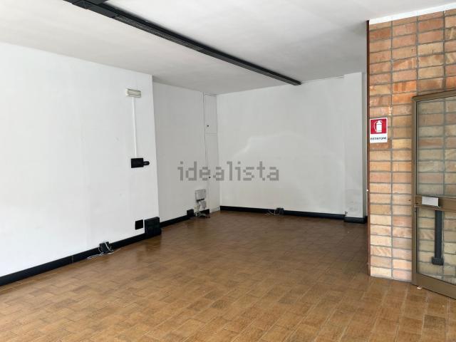 Locale Commerciale in affitto a Carpesino, Erba