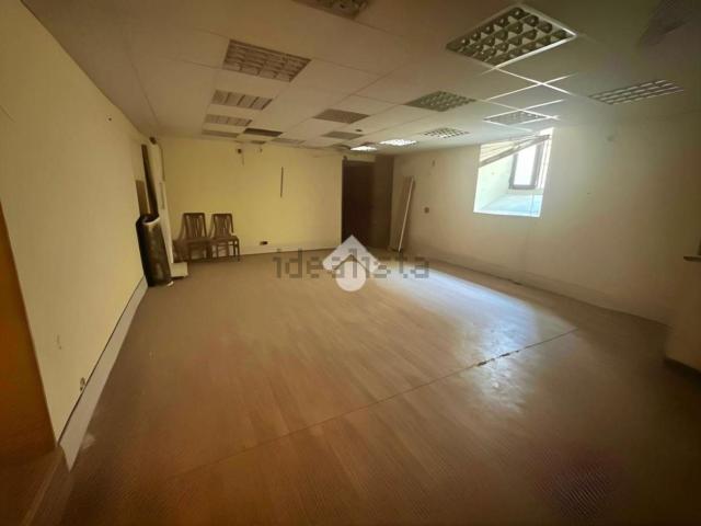 Locale Commerciale in affitto a Municipalità 7, Campania