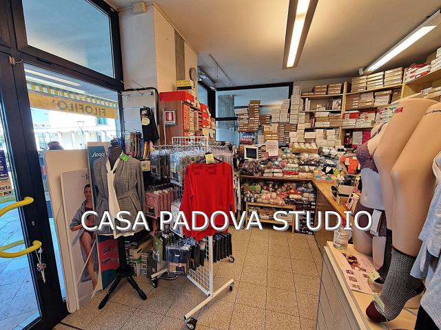Locale Commerciale in affitto a Noventa Padovana, Veneto