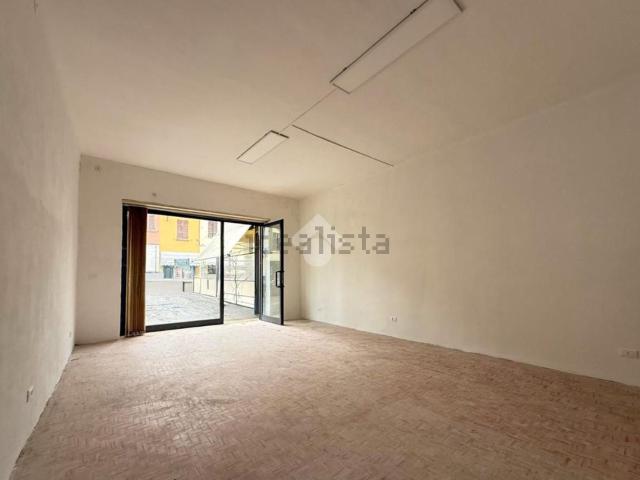 Locale Commerciale in affitto a Caorso, Reggio Emilia