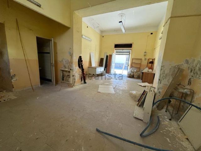 Locale Commerciale in affitto a Qualiano, Campania