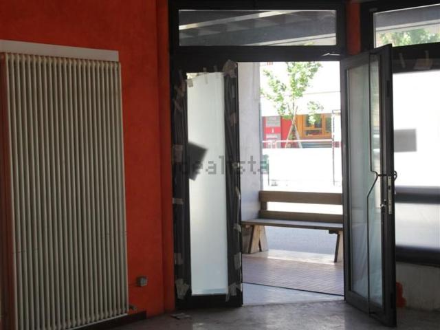 Locale Commerciale in affitto a Dueville, Veneto