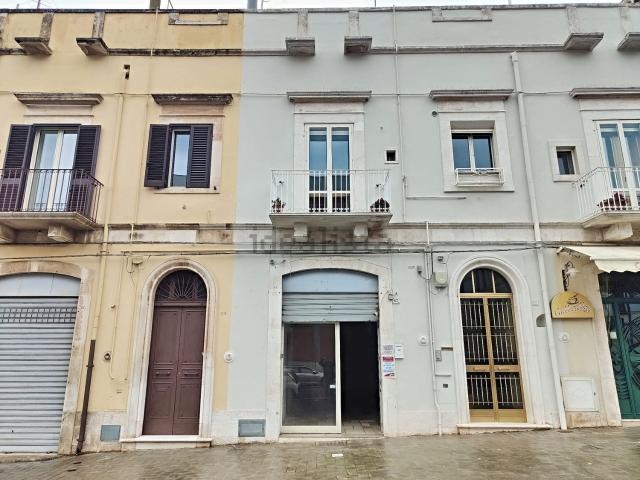 Locale Commerciale in affitto a Puglia, Bari
