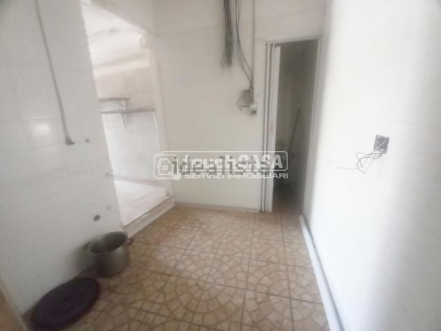 Locale Commerciale in affitto a Bagno d'Aversa, Aversa