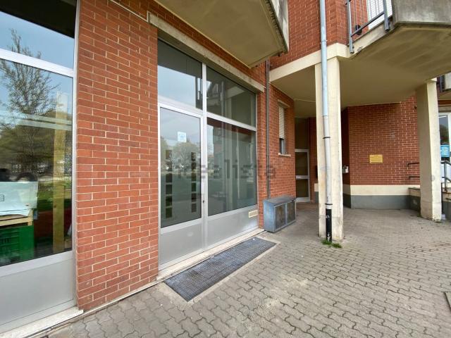 Locale Commerciale in affitto a Piemonte, Biella