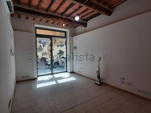 Locale Commerciale in affitto a Vetrivecchi, San Giovanni Valdarno