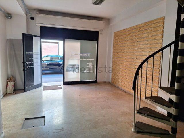 Locale Commerciale in affitto a Vittoria, Sicilia