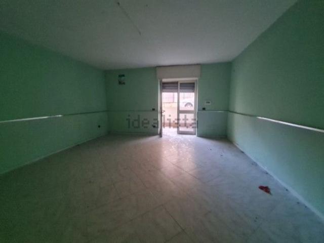 Locale Commerciale in affitto a Quarto, Campania