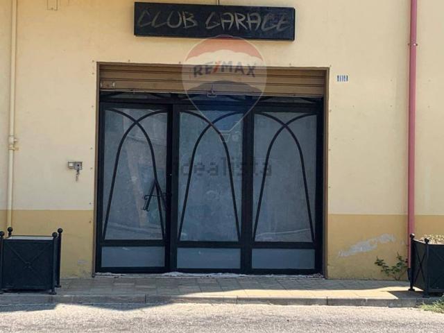 Locale Commerciale in affitto a Corigliano-Rossano, Calabria