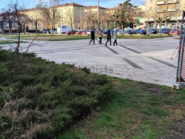 Locale Commerciale in affitto a Zona Sud, Brescia