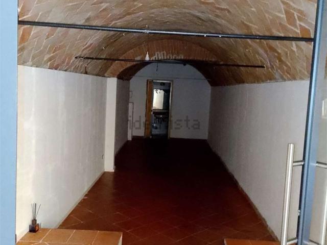 Locale Commerciale in affitto a Centro Storico, Modena