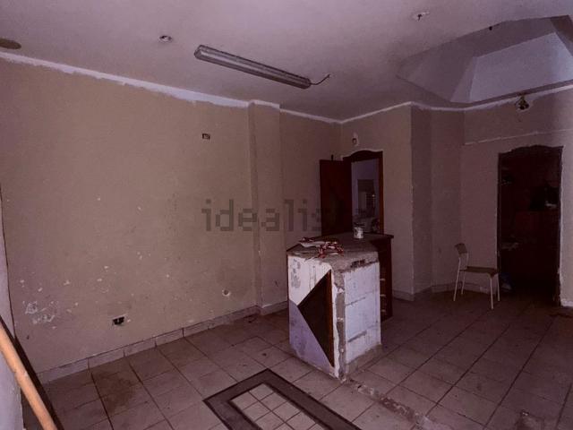 Locale Commerciale in affitto a Qualiano, Campania