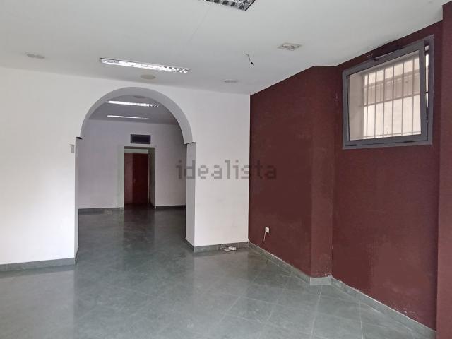 Locale Commerciale in affitto a Calabria, Vibo Valentia